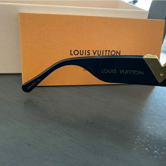 Sunglass - Picture 11 of 12